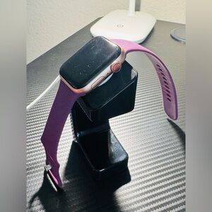 Smartwatch Charging Stand! Excellent condition !
